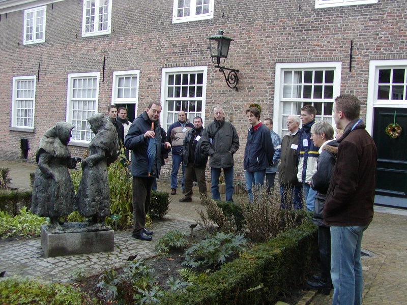 <b>Statue of the last beguines</b><br />At the statue of the last begijntjes of Holland